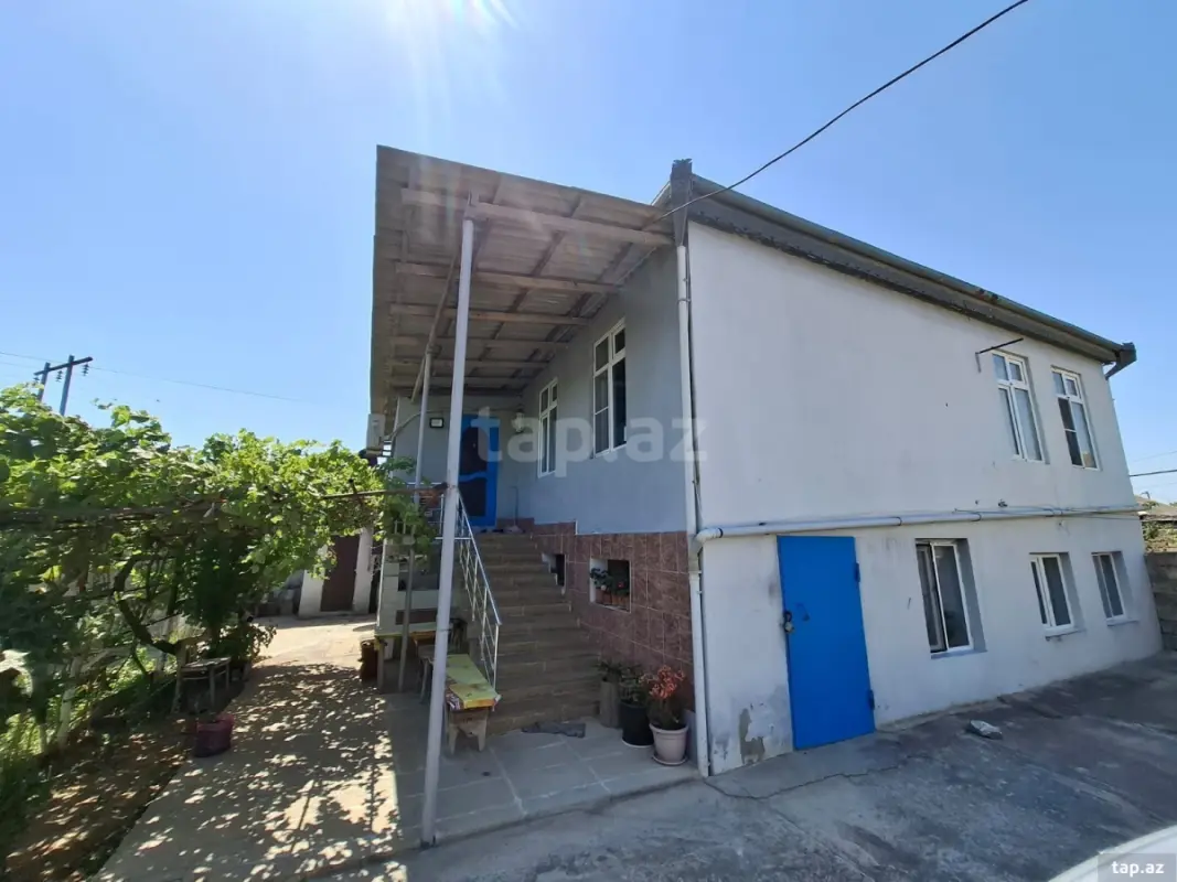 Satılır 5 otaqlı həyət evi 200 m²
