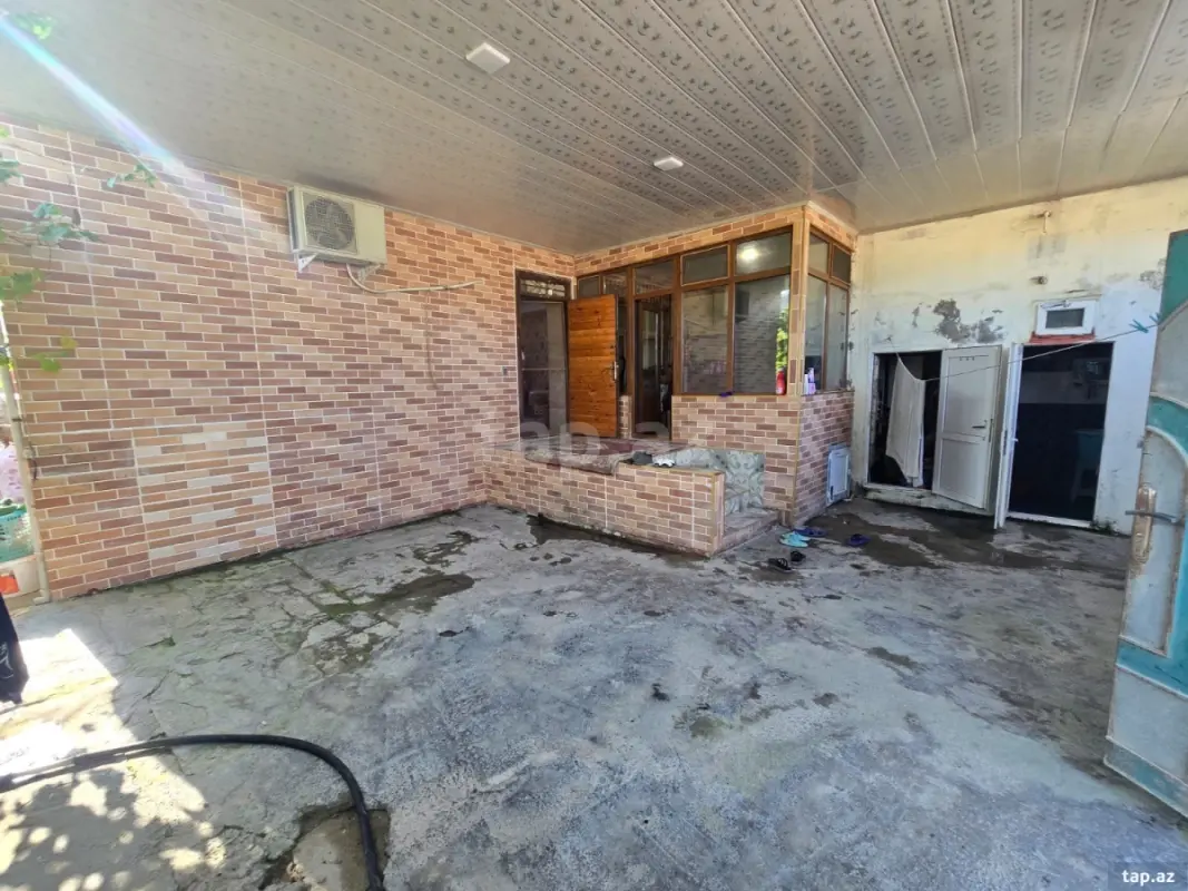 Satılır 4 otaqlı həyət evi 200 m²