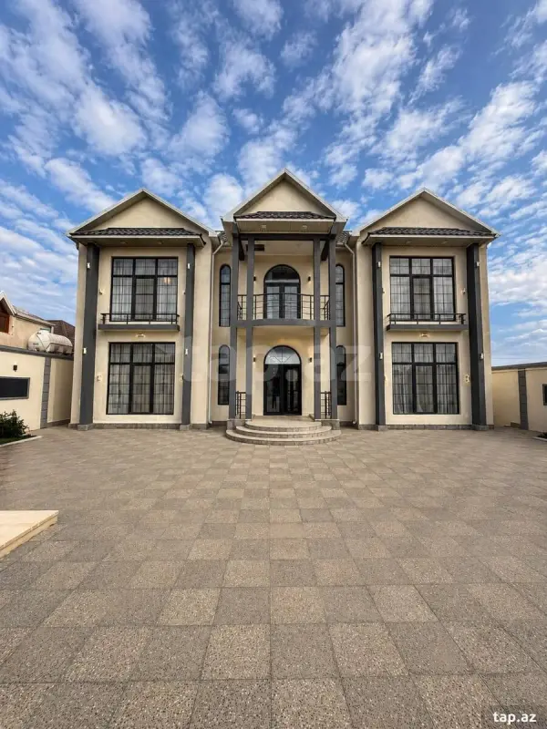Satılır 6 otaqlı həyət evi 300 m²