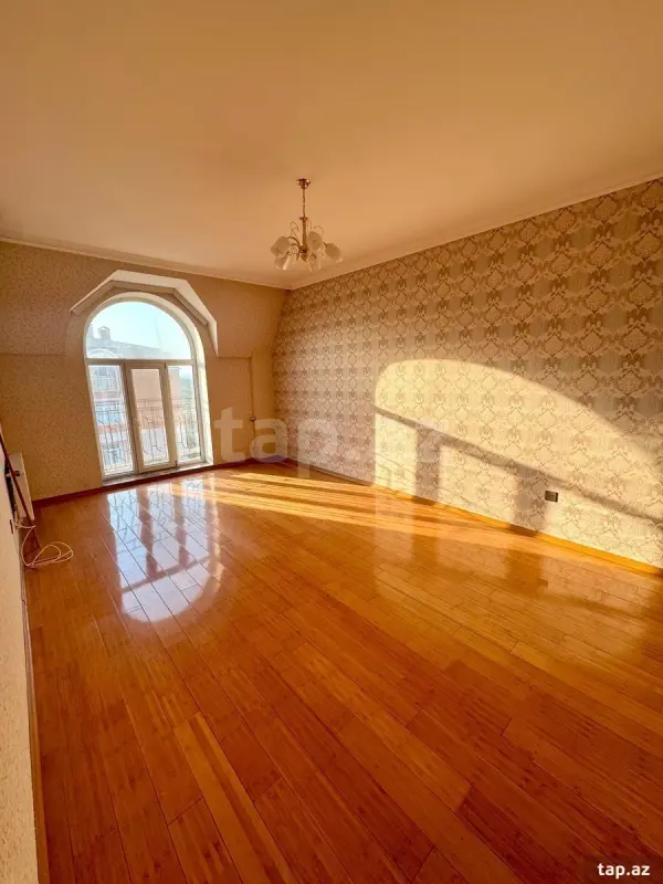 Kirayə verilir 2 otaqlı yeni tikili 76 m²