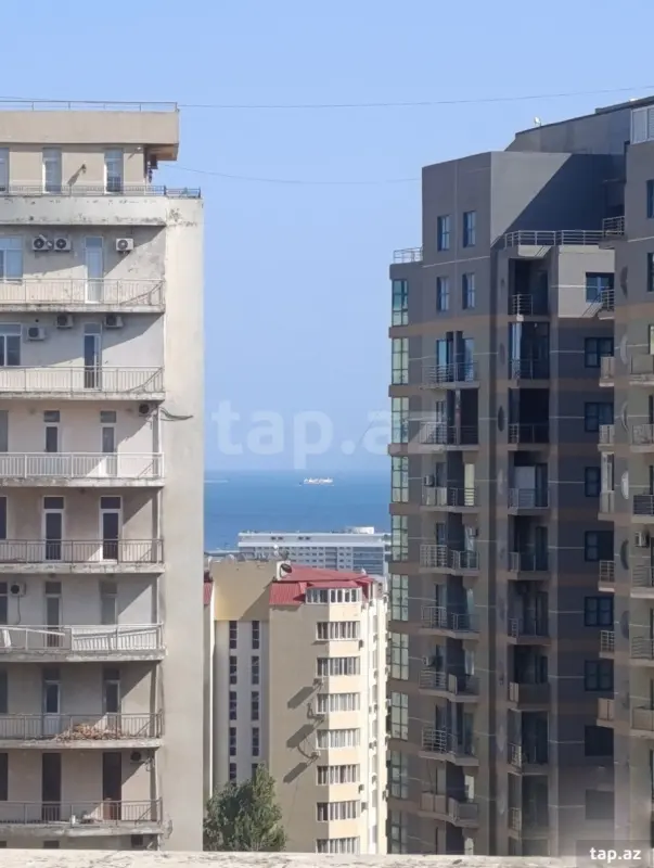 Satılır 10 otaqlı yeni tikili 1000 m²