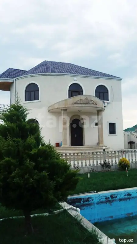 Satılır 5 otaqlı həyət evi 300 m²