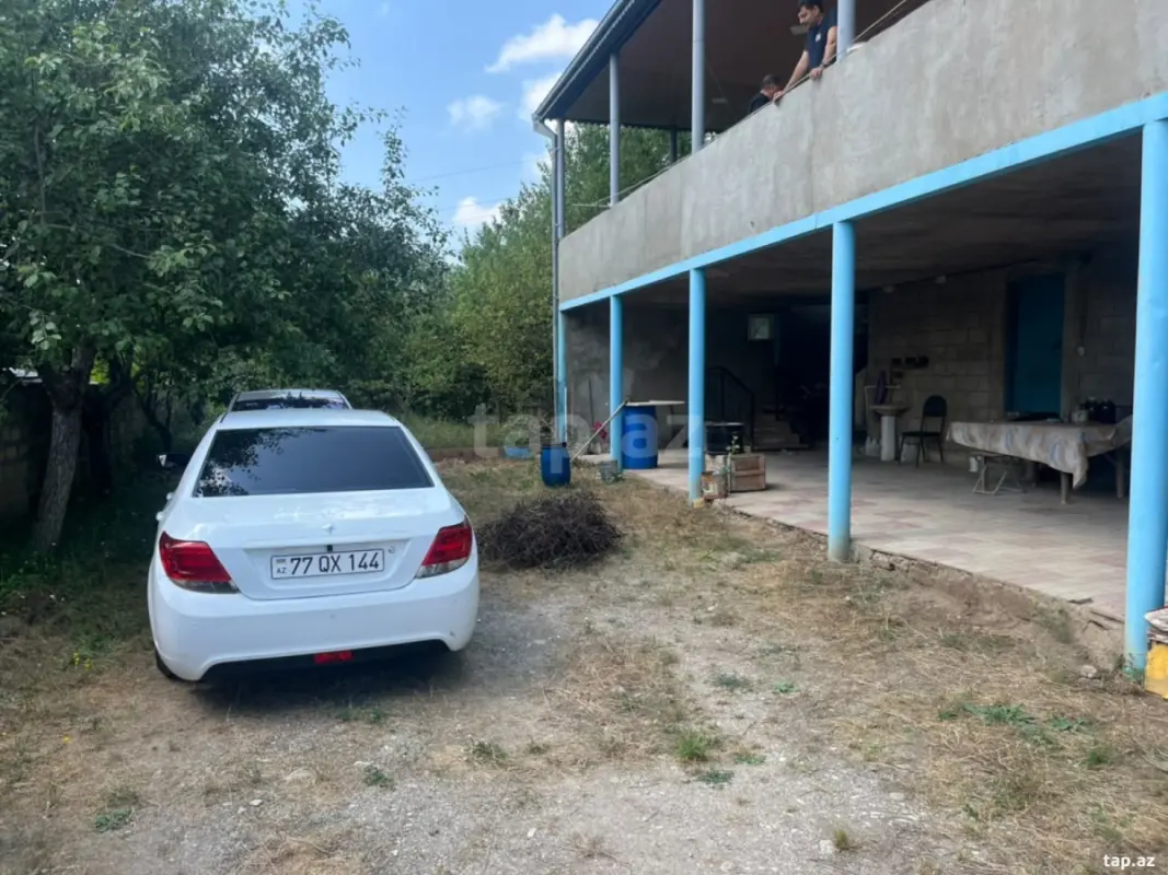 Satılır 4 otaqlı həyət evi 1200 m²