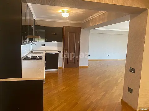 Satılır 5 otaqlı yeni tikili 300 m² — Bakı 5 otaq 300.00 m²
