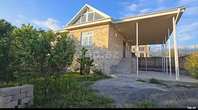 Satılır 4 otaqlı həyət evi 121 m² — Şəki 4 otaq 121.00 m²