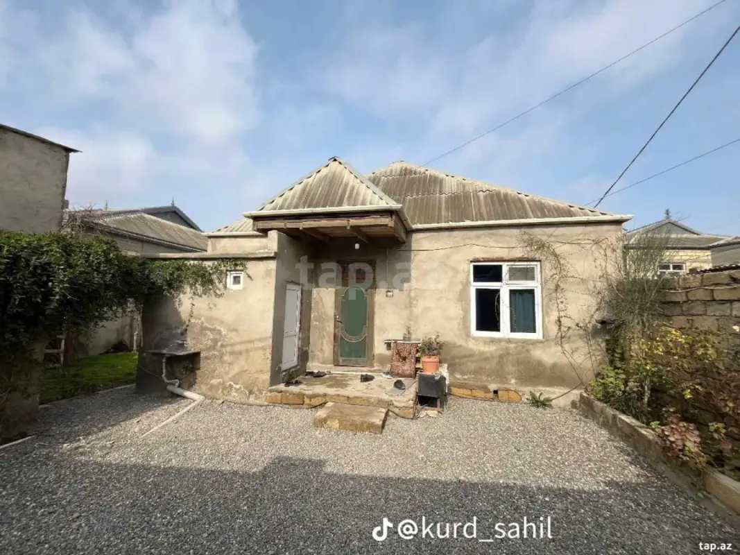 Satılır 4 otaqlı mənzil 110 m²