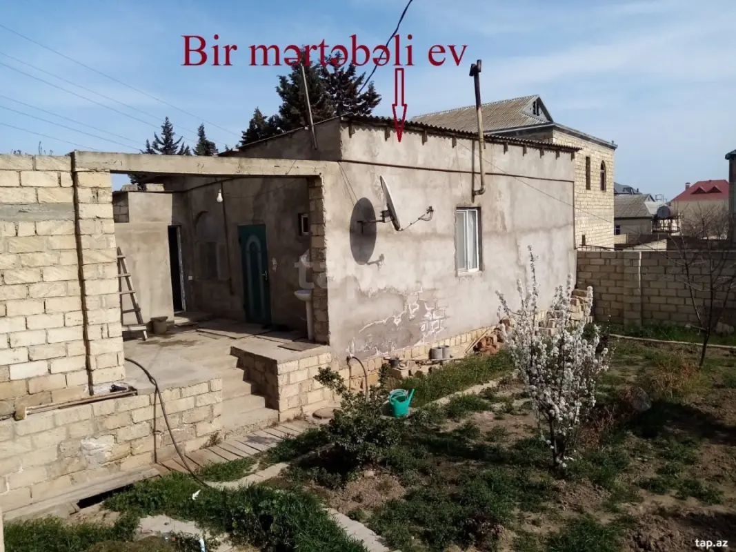 Satılır 8 otaqlı həyət evi 525 m²