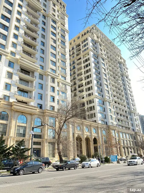 Satılır 3 otaqlı yeni tikili 130 m²
