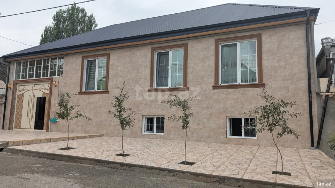 Satılır 10 otaqlı həyət evi 250 m²