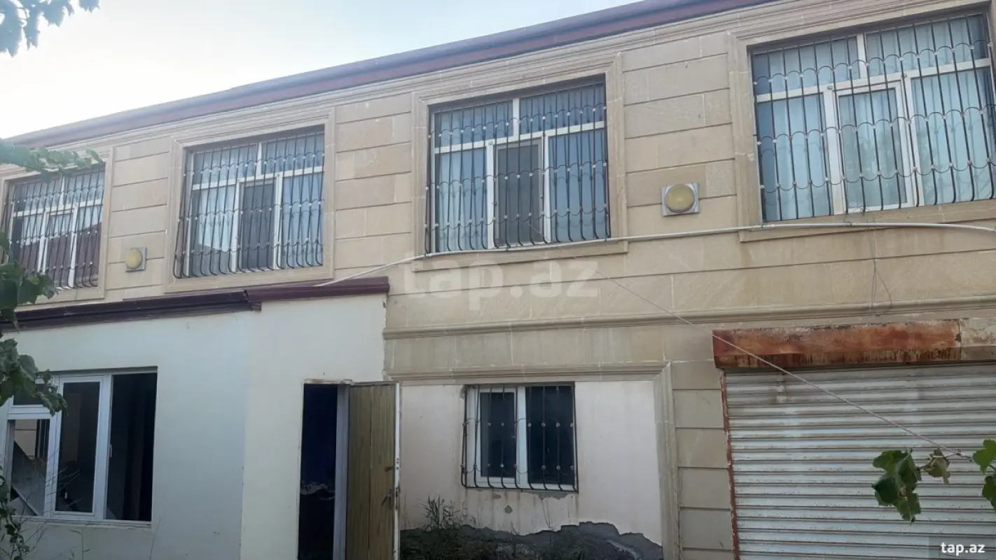 Satılır 4 otaqlı həyət evi 300 m²