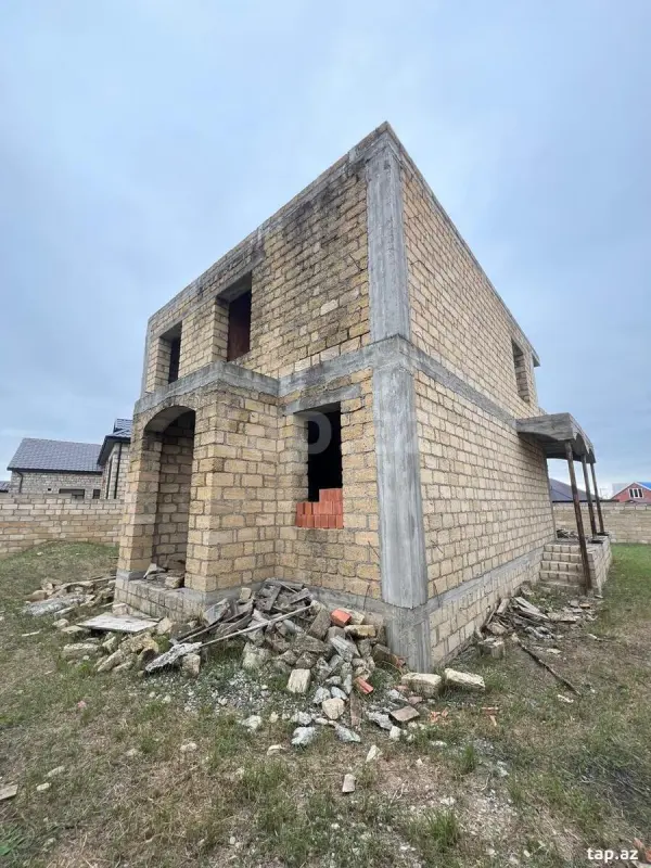 Satılır 4 otaqlı həyət evi 200 m²