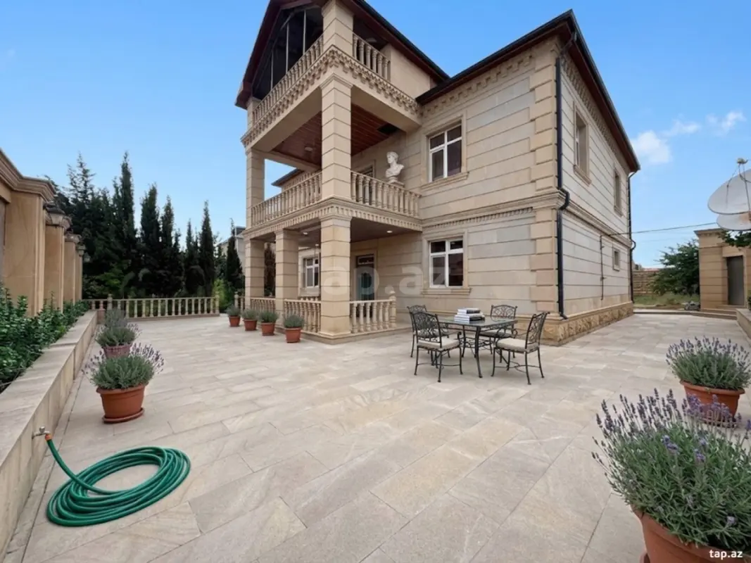 Satılır 6 otaqlı həyət evi 250 m²