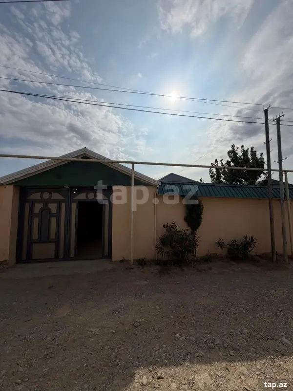 Satılır 4 otaqlı həyət evi 130 m²