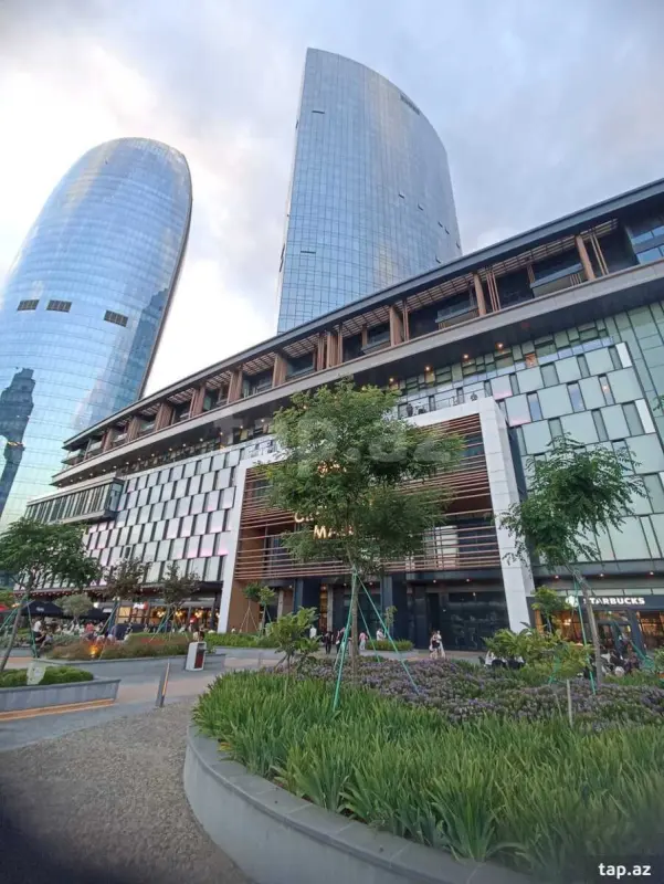 Satılır 3 otaqlı yeni tikili 140 m²