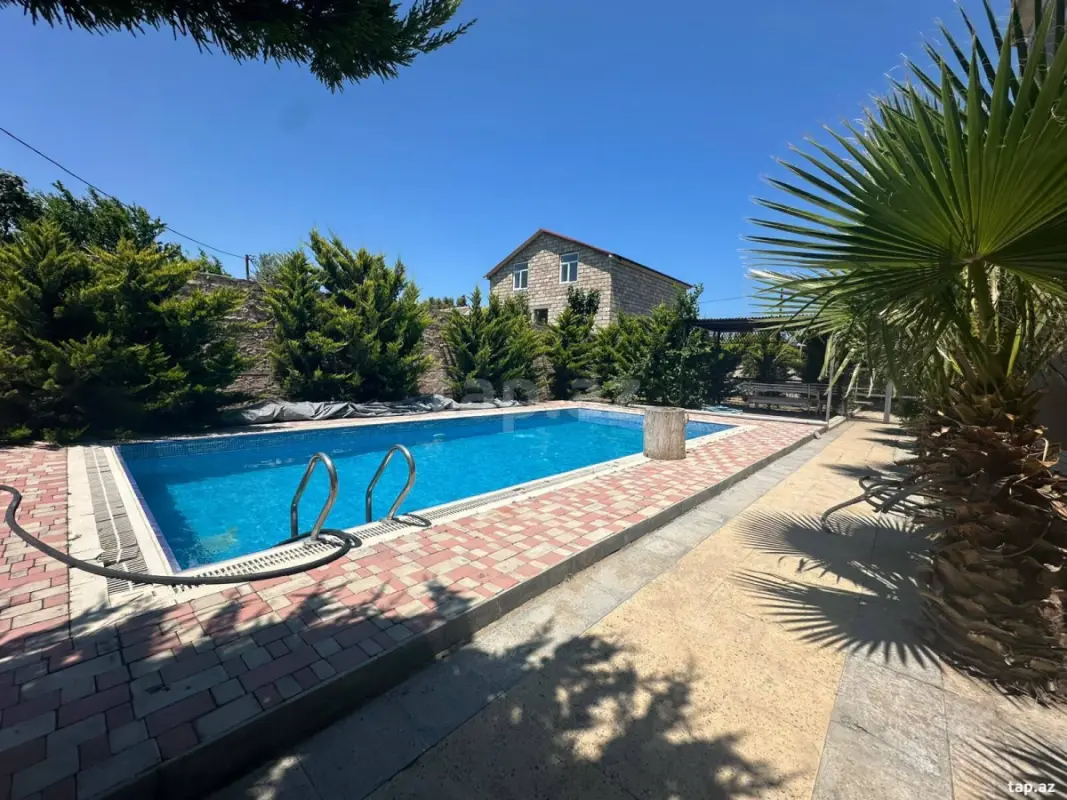Satılır 5 otaqlı həyət evi 200 m²