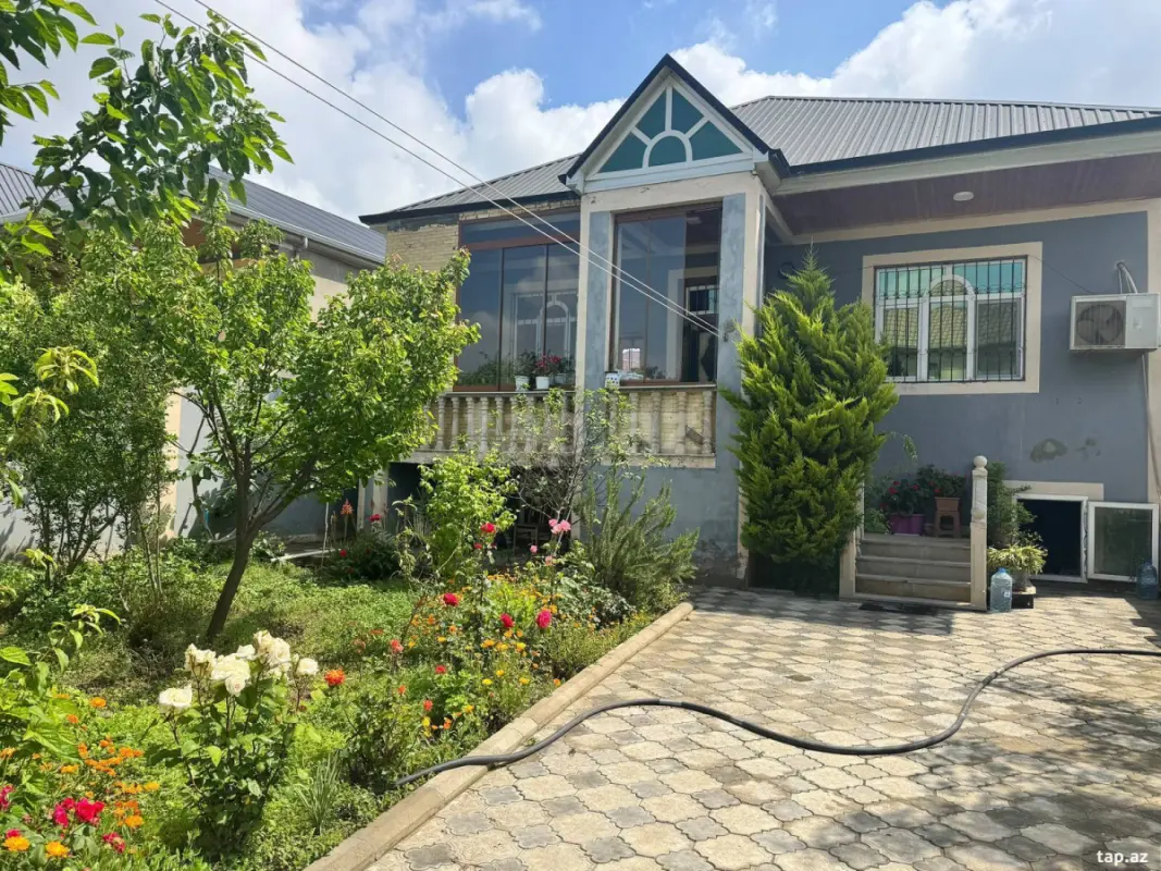 Satılır 4 otaqlı həyət evi 130 m²