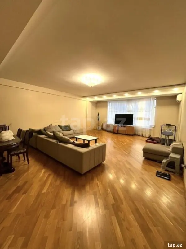 Satılır 3 otaqlı yeni tikili 185 m²