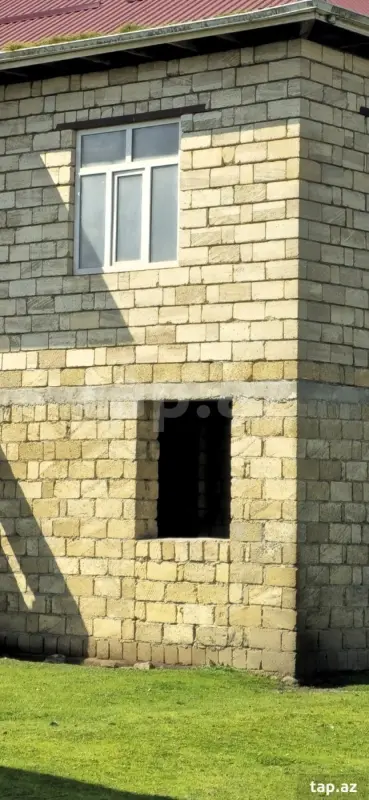 Satılır 8 otaqlı həyət evi 200 m²