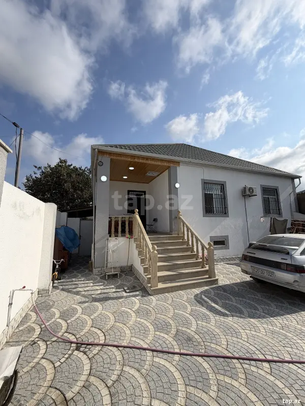 Satılır 4 otaqlı həyət evi 300 m²