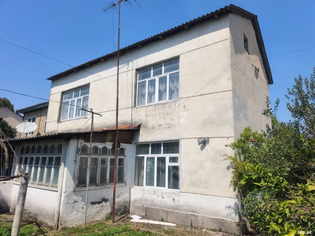 Satılır 5 otaqlı həyət evi 100 m²