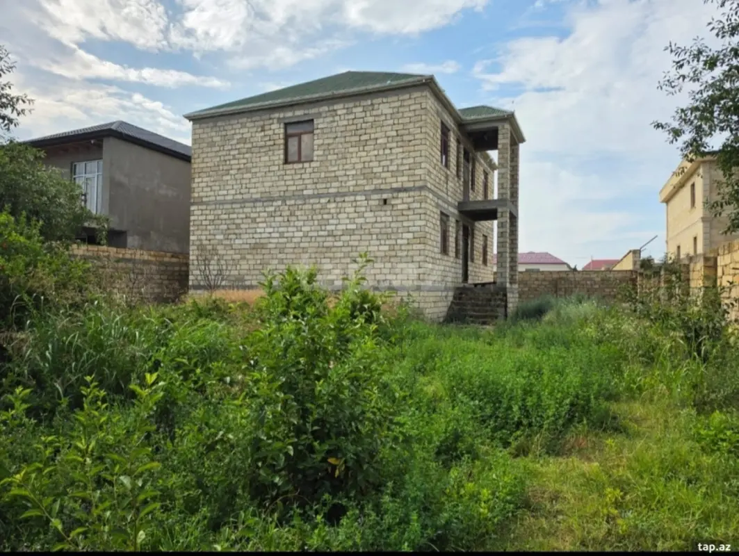 Satılır 5 otaqlı həyət evi 210 m²