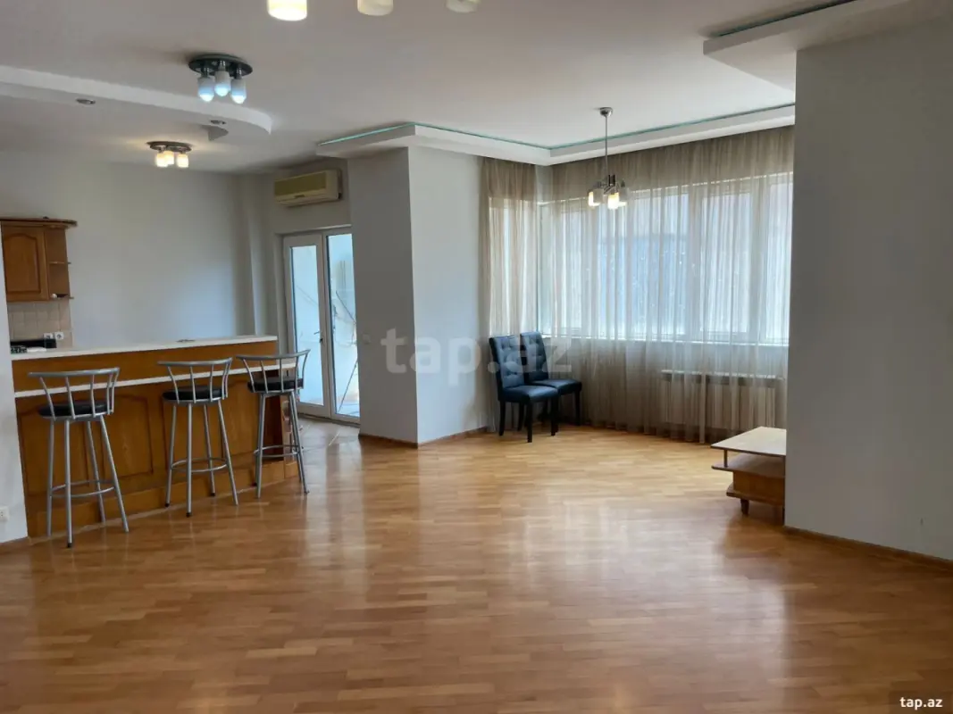 Satılır 3 otaqlı yeni tikili 130 m²