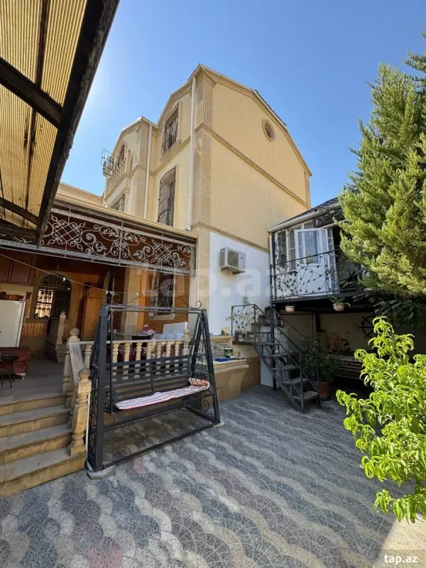 Satılır 6 otaqlı həyət evi 230 m²