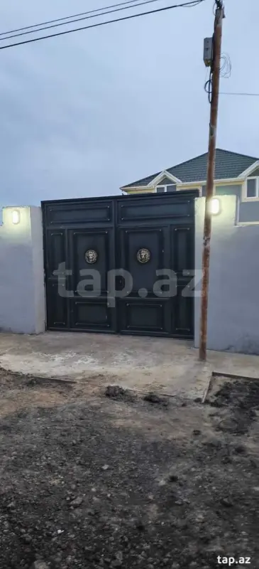 Satılır 6 otaqlı həyət evi 200 m²