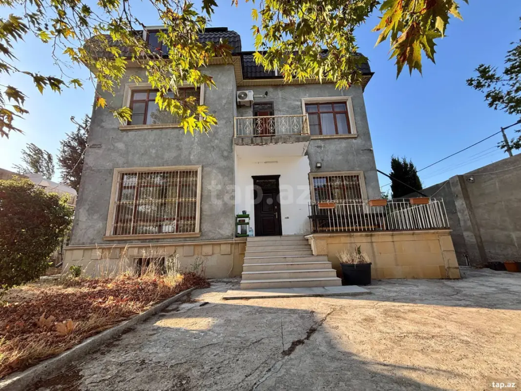Satılır 7 otaqlı həyət evi 300 m²