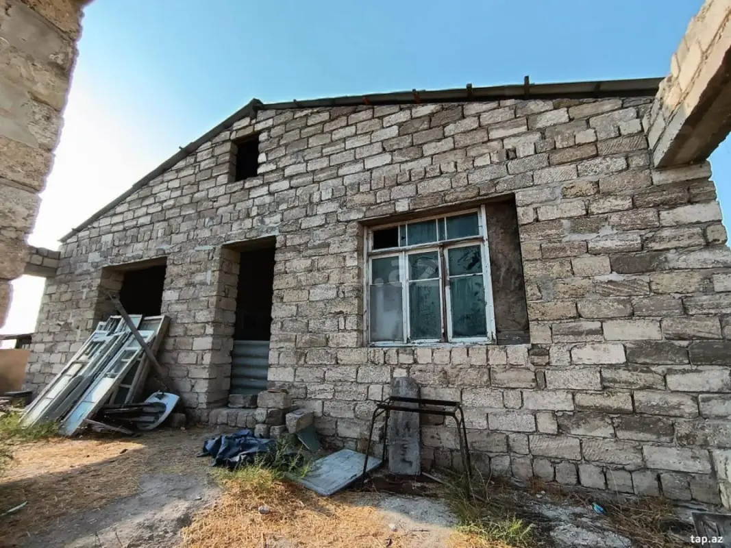Satılır 5 otaqlı həyət evi 200 m²