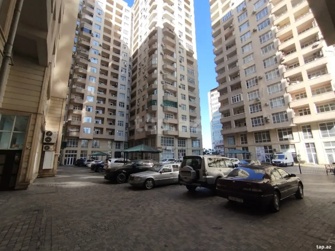 Satılır 3 otaqlı yeni tikili 150 m²