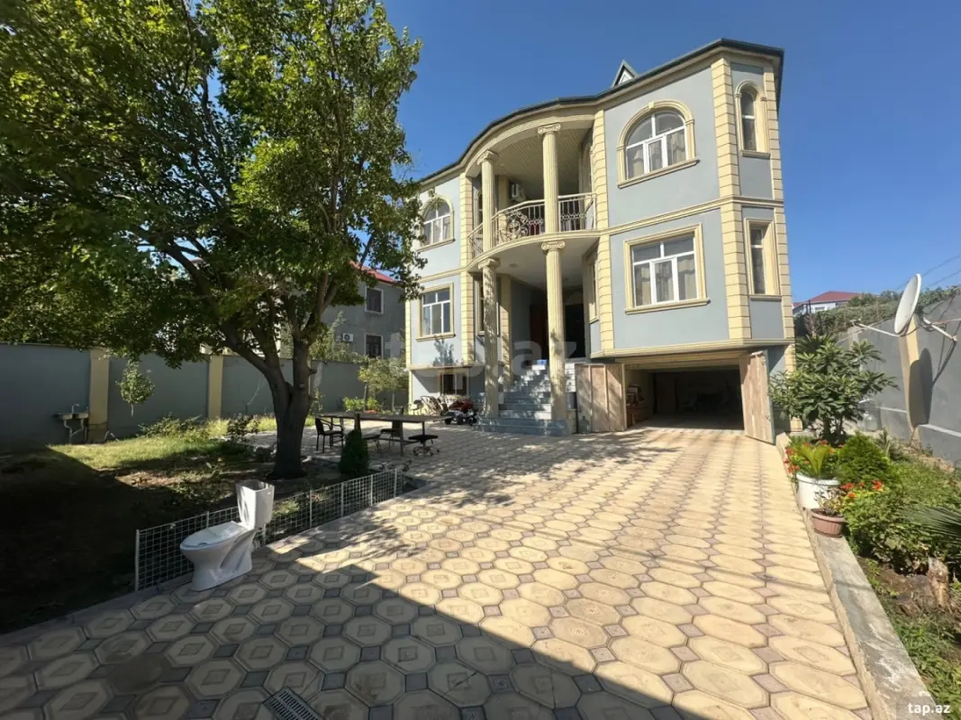 Satılır 6 otaqlı həyət evi 200 m²