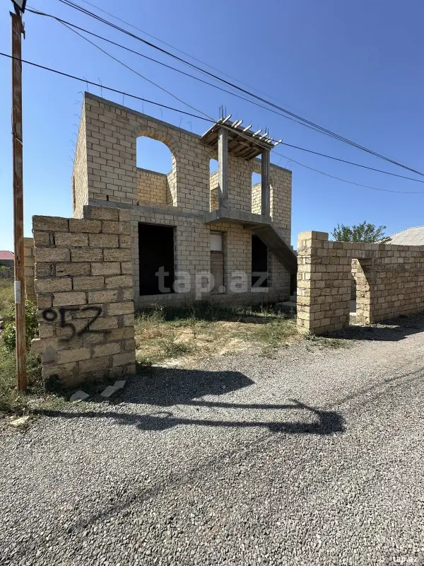 Satılır 7 otaqlı həyət evi 200 m²