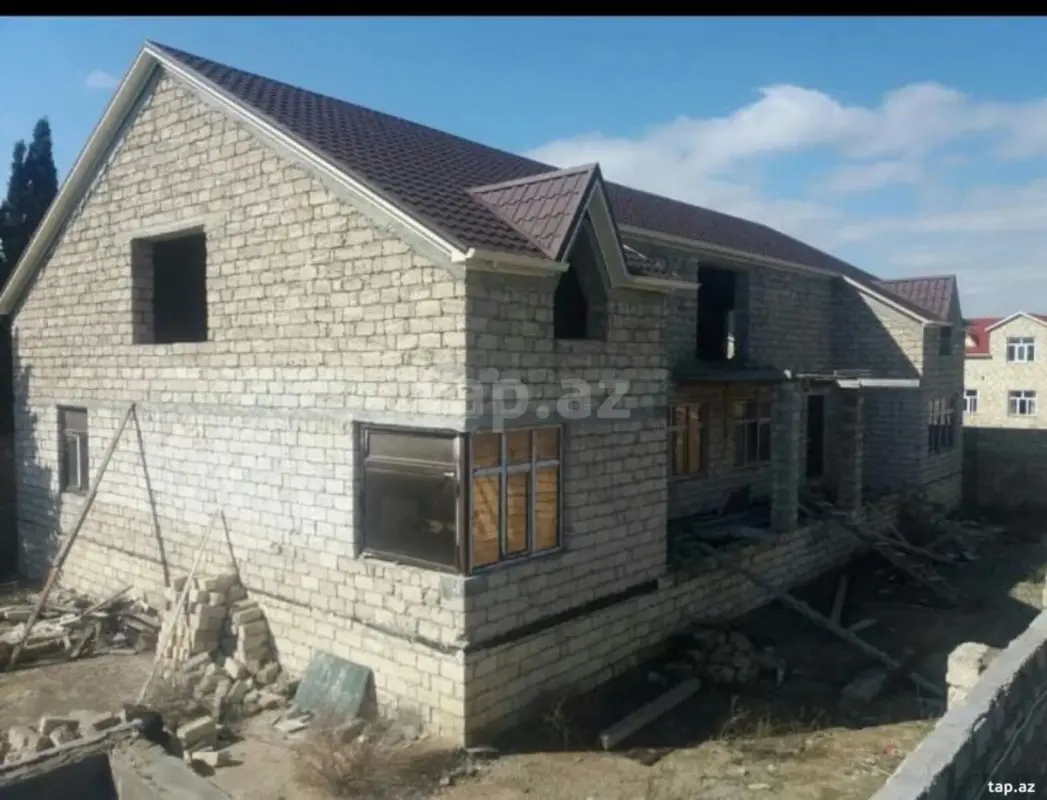 Satılır 6 otaqlı həyət evi 300 m²