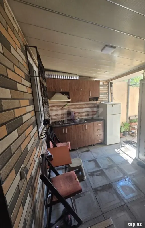 Satılır 4 otaqlı həyət evi 1700 m²