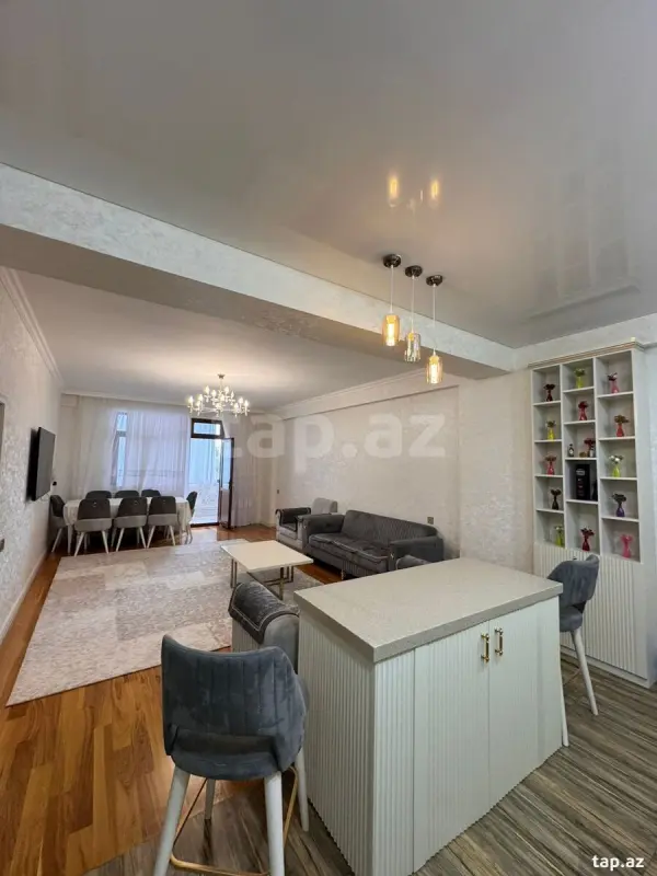 Satılır 3 otaqlı yeni tikili 130 m²
