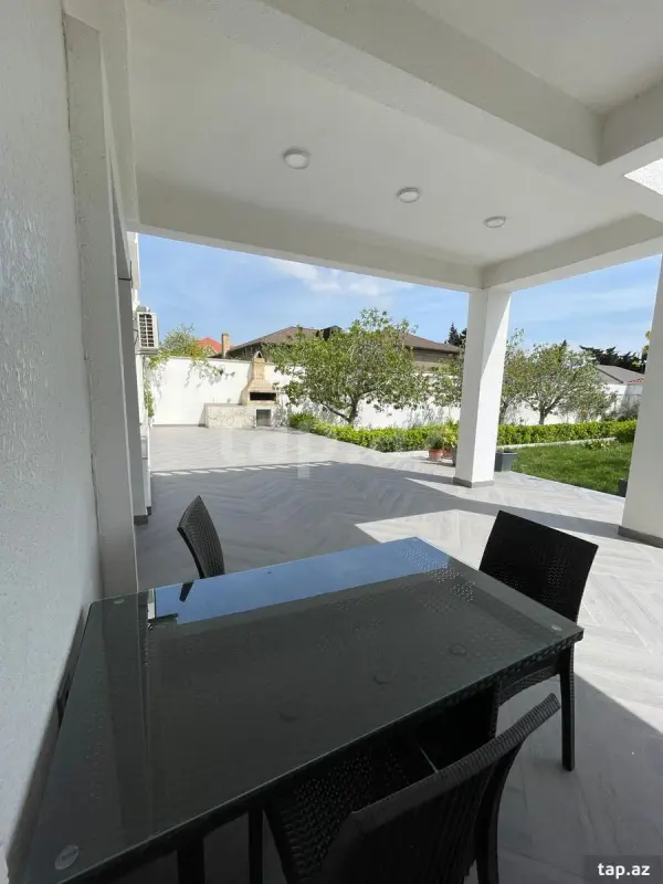 Satılır 8 otaqlı həyət evi 585 m²