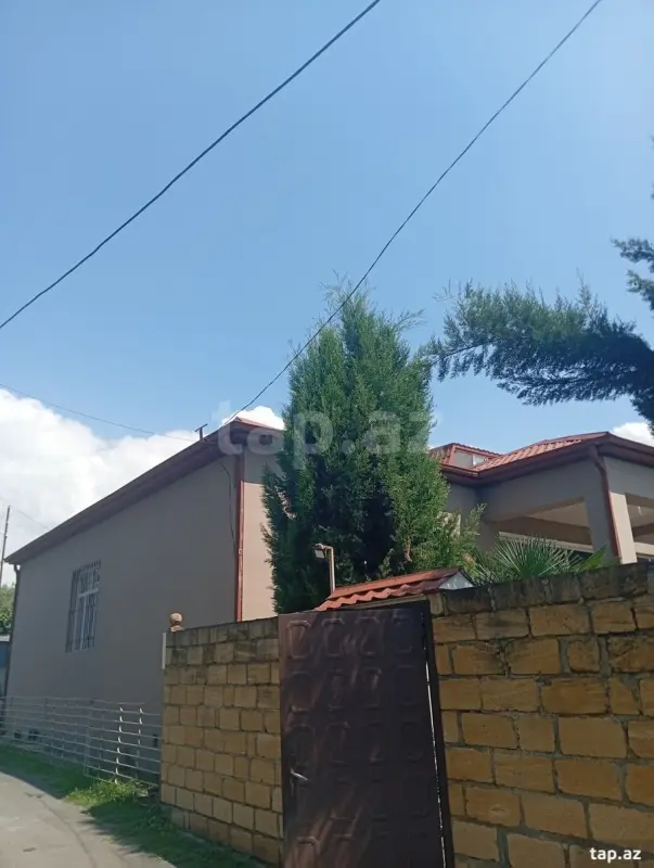 Satılır 7 otaqlı həyət evi 240 m²