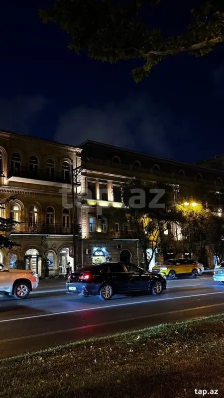 Satılır 4 otaqlı mənzil 130 m²