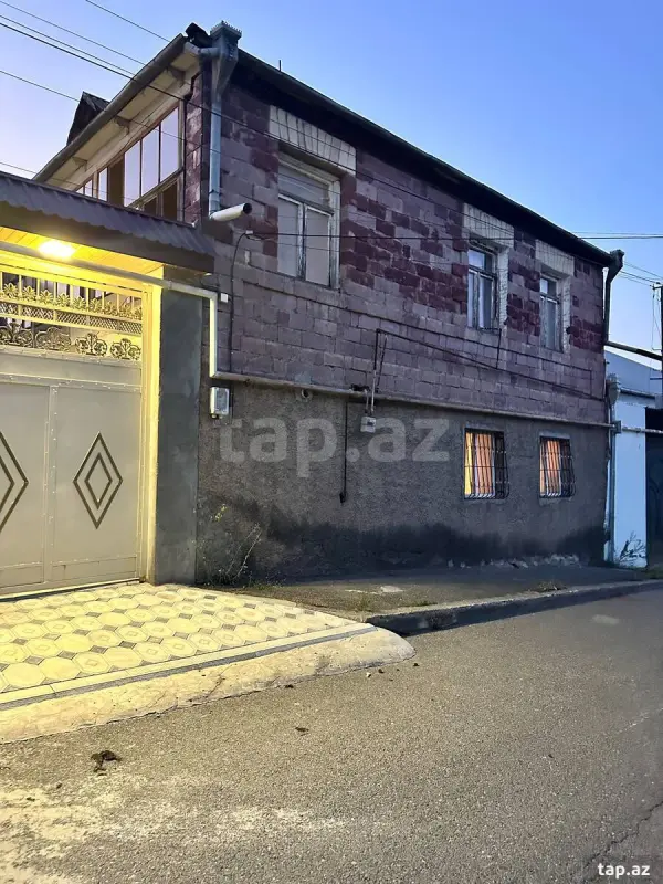 Satılır 5 otaqlı həyət evi 200 m²