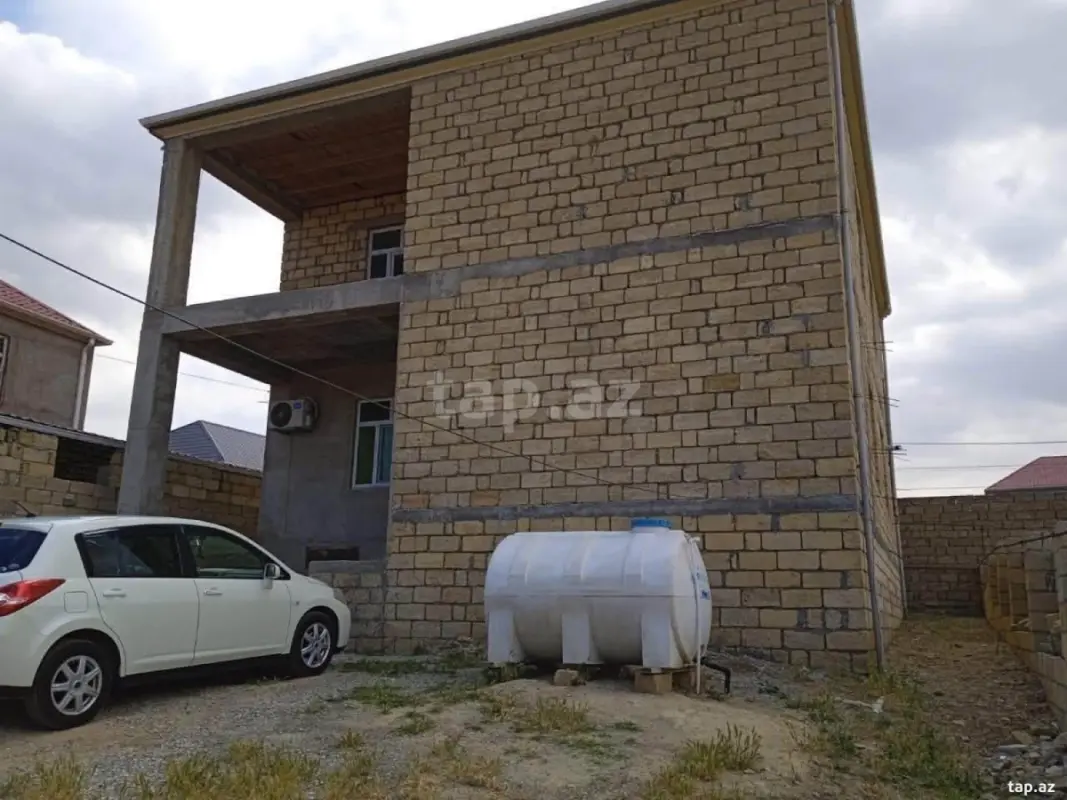 Satılır 5 otaqlı həyət evi 184 m²