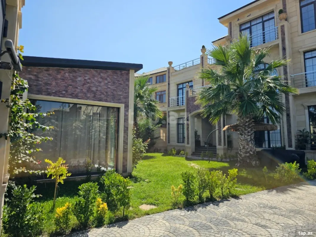 Satılır 7 otaqlı həyət evi 428 m²