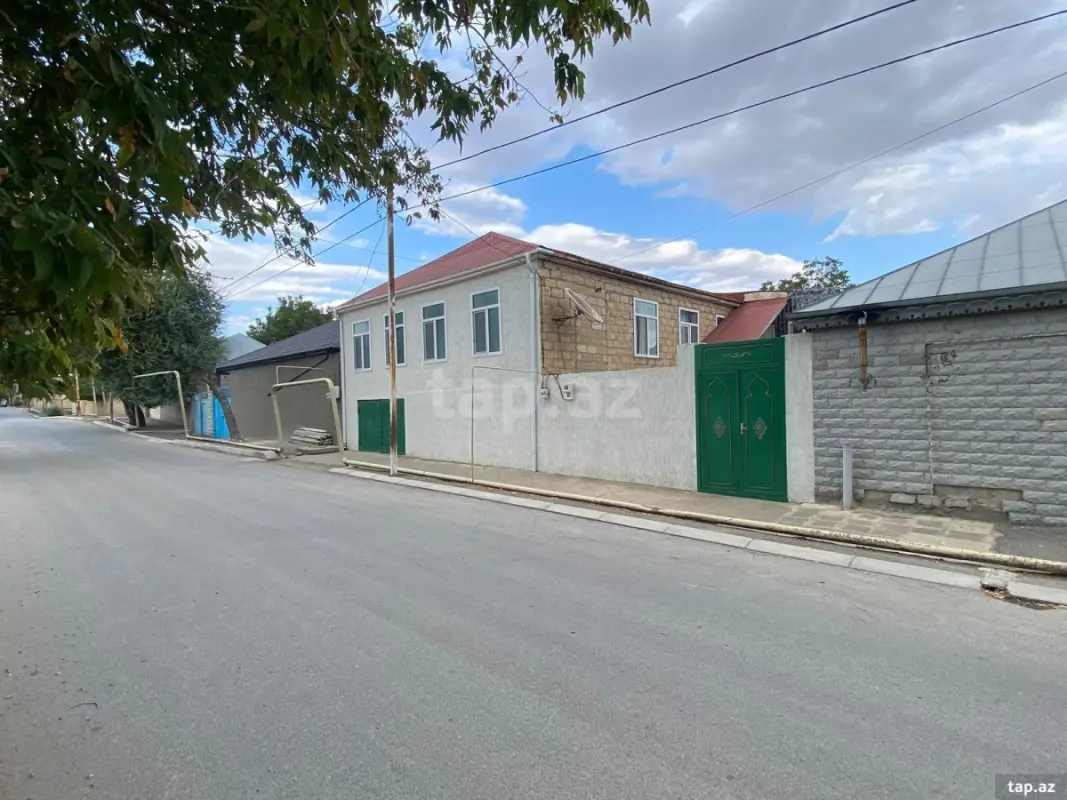 Satılır 6 otaqlı həyət evi 500 m²