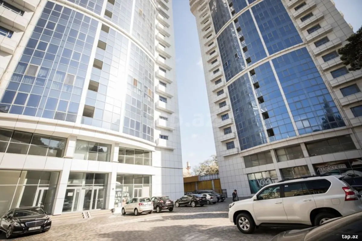 Satılır 4 otaqlı yeni tikili 160 m²