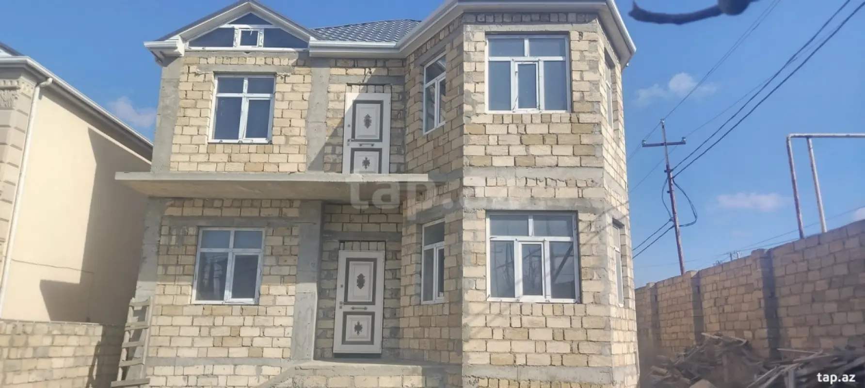 Satılır 4 otaqlı həyət evi 200 m²