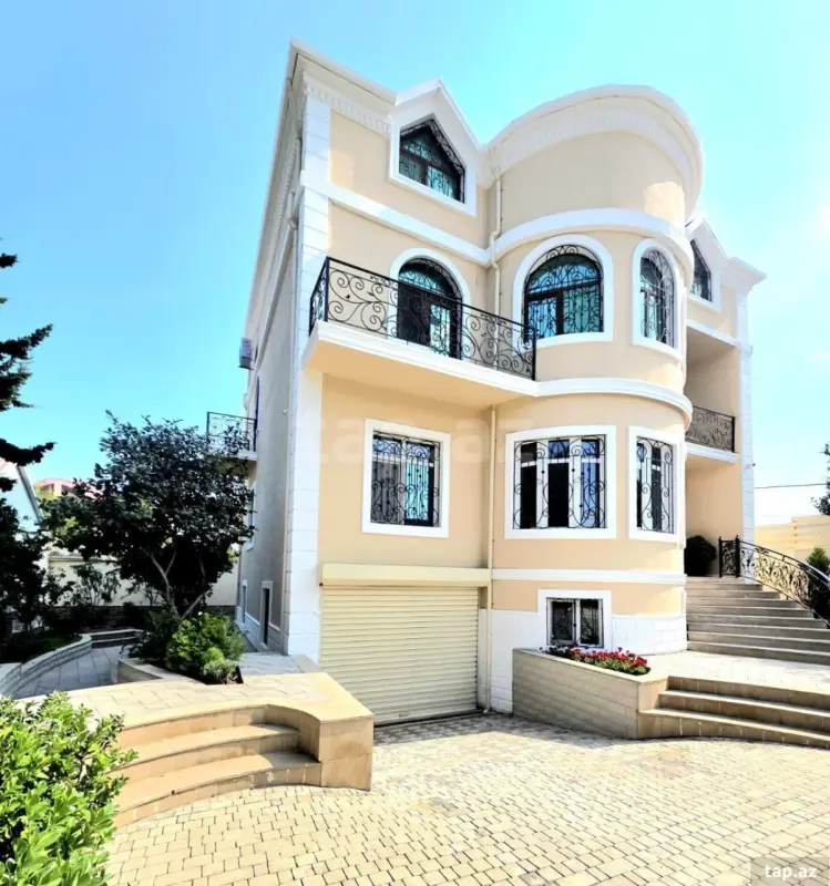 Satılır 10 otaqlı həyət evi 528 m²