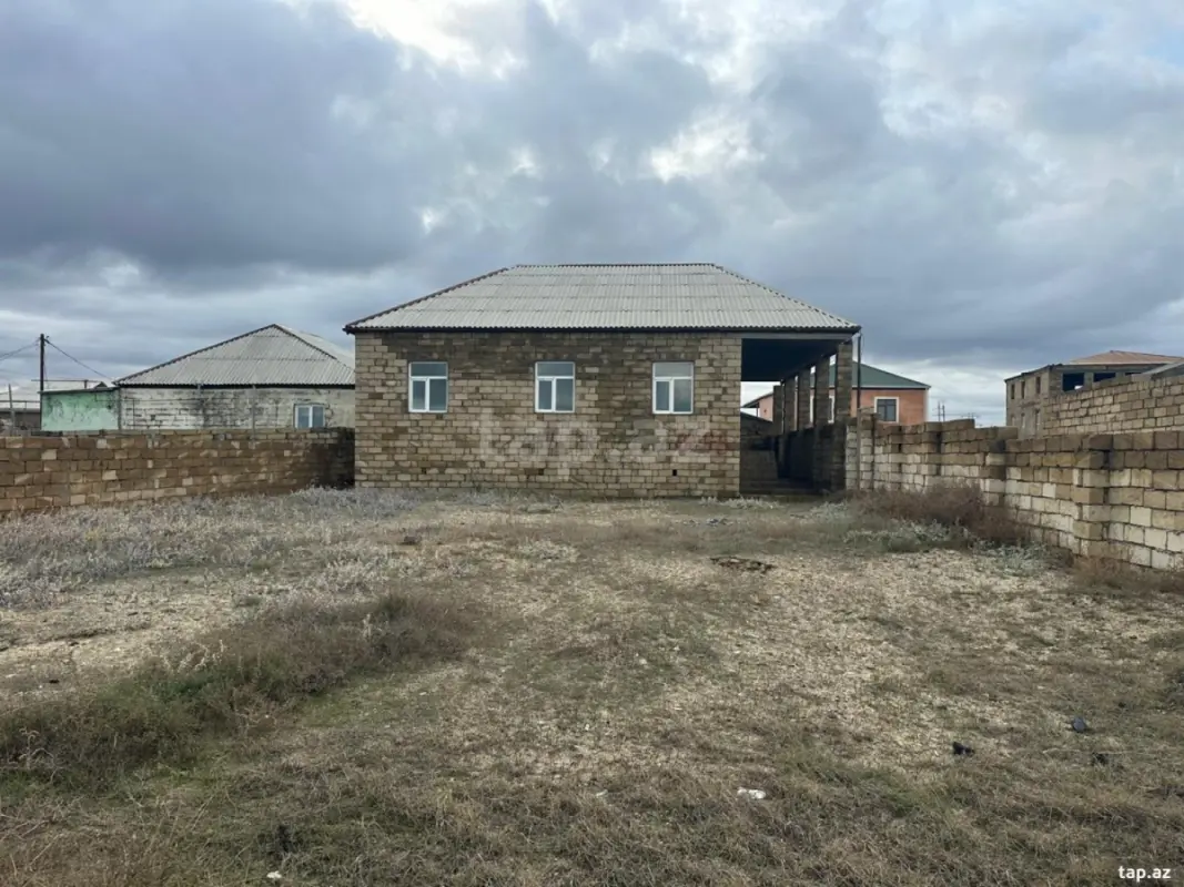 Satılır 5 otaqlı həyət evi 140 m²