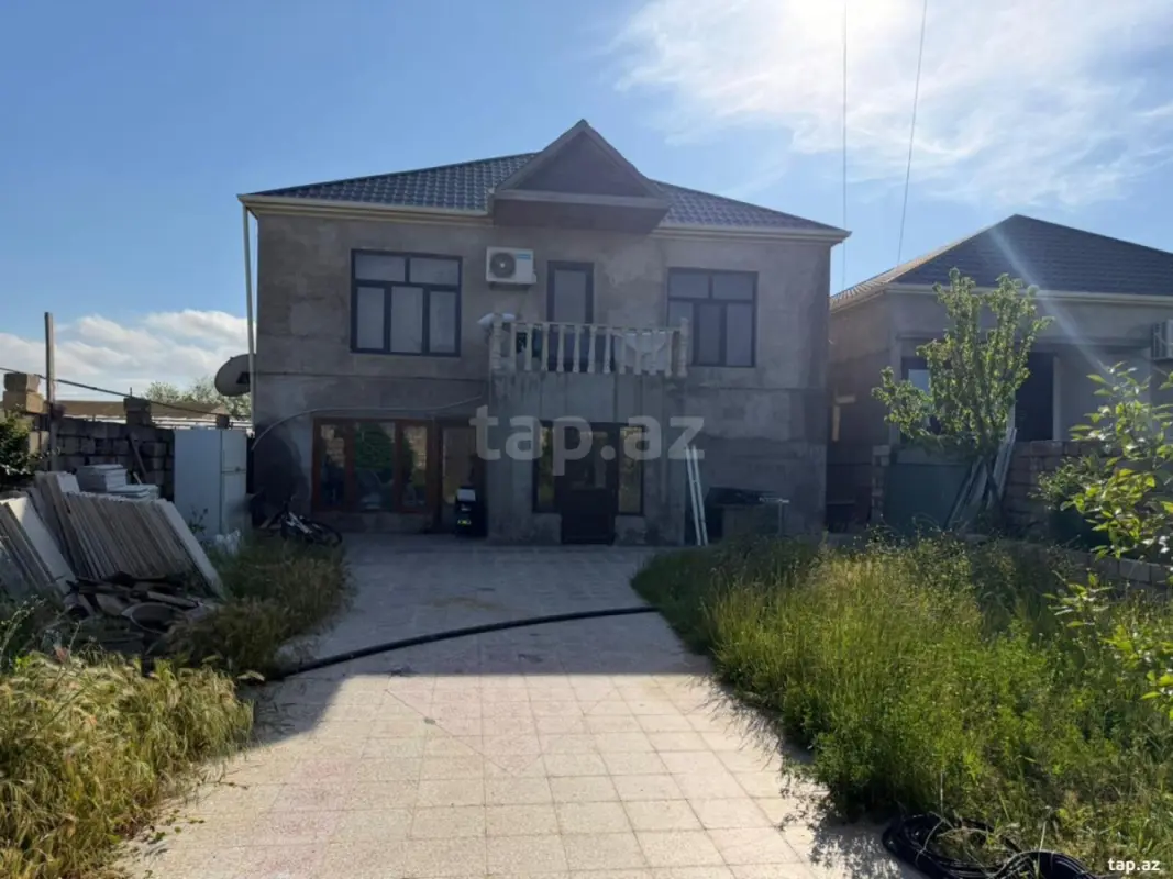Satılır 5 otaqlı həyət evi 300 m²