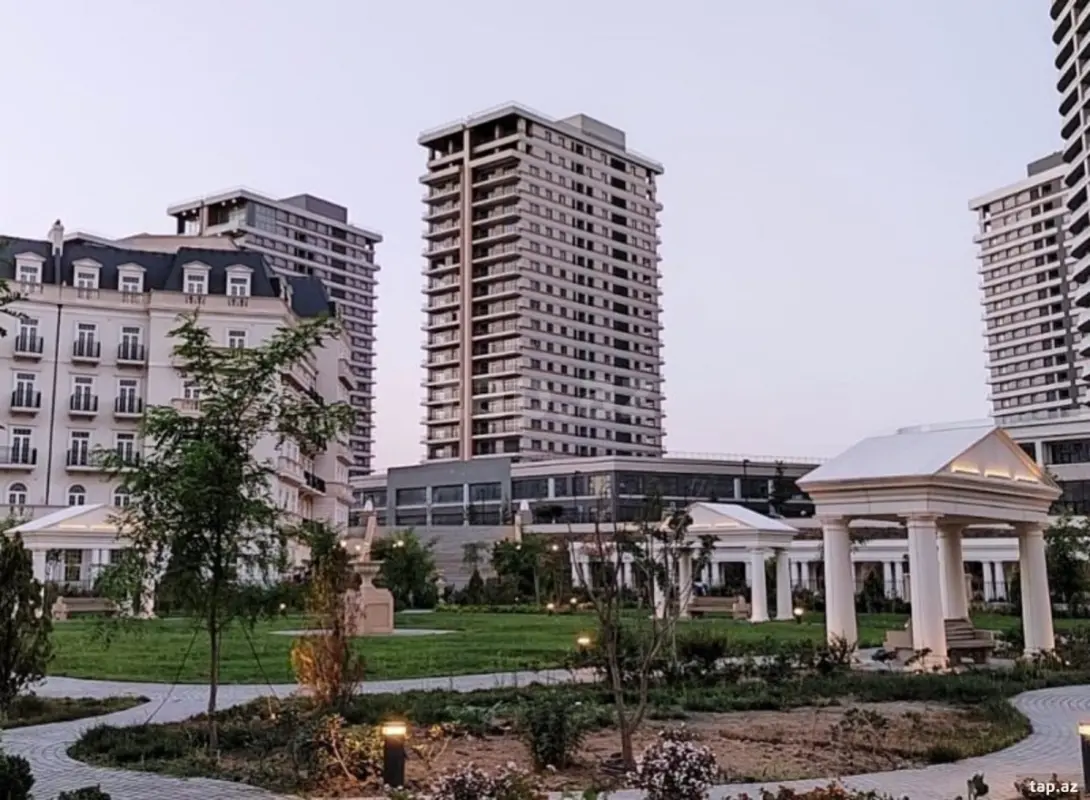 Satılır 4 otaqlı yeni tikili 190 m²