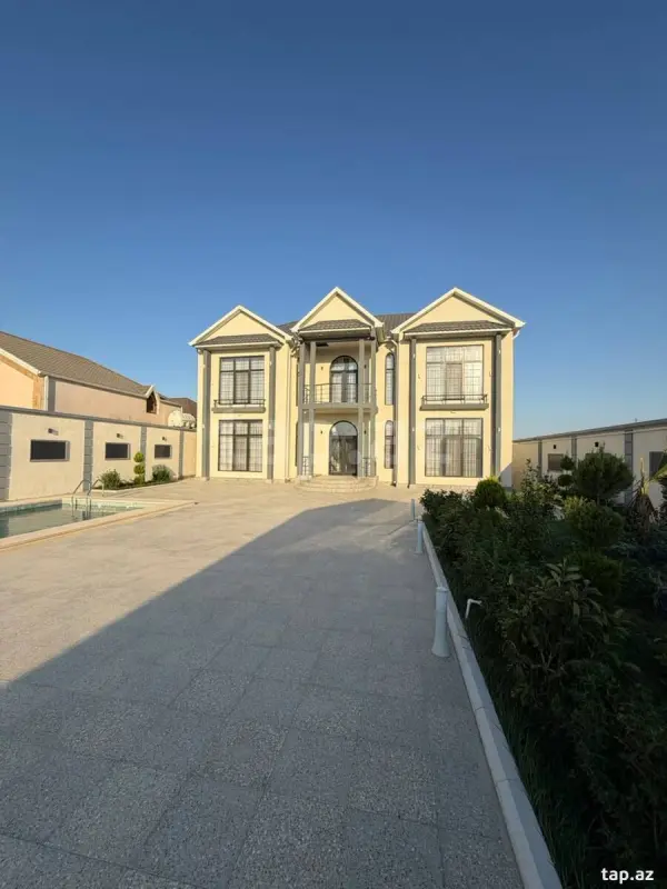 Satılır 6 otaqlı həyət evi 300 m²
